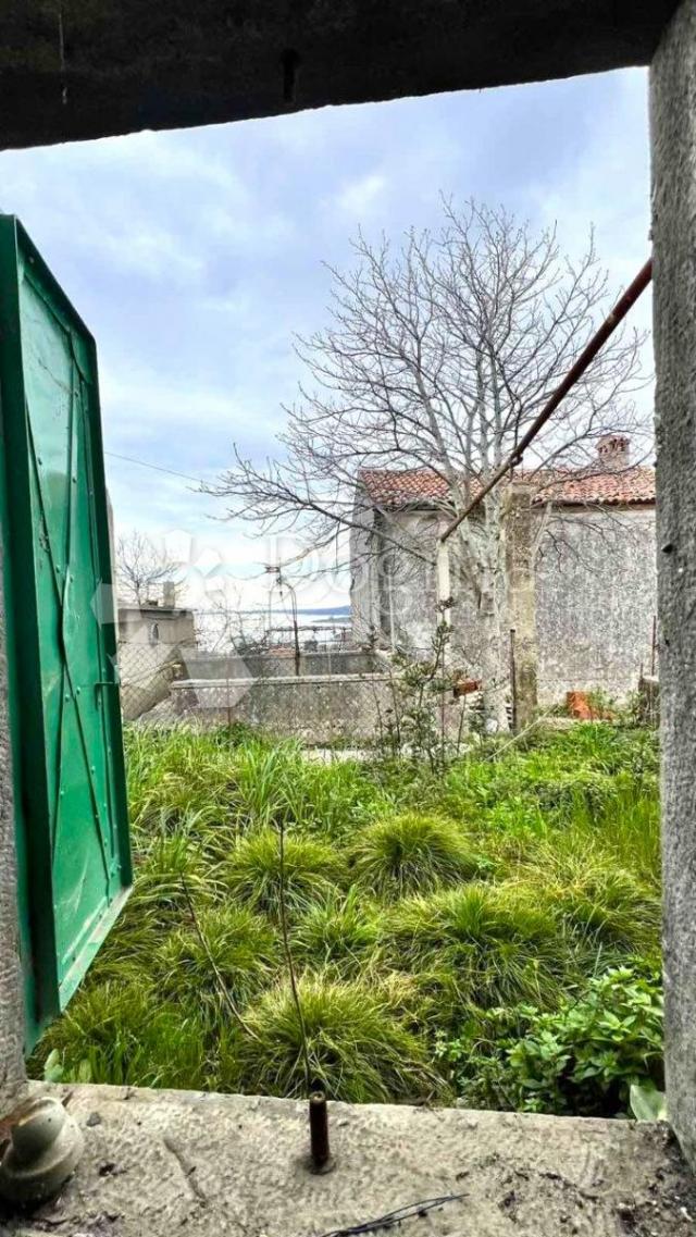 LIJEPA DVOJNA KUĆA ZA RENOVACIJU S POGLEDOM NA MORE, OKOLICA LABINA