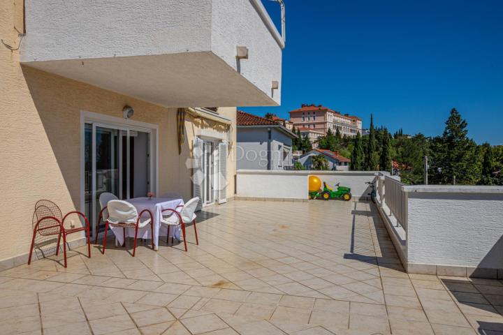 APARTMAN CRIKVENICA S NEODOLJIVIM POGLEDOM NA MORE