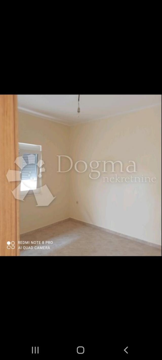 Prodaja kuće u Kruševu-80m od mora, 6 apartmana 