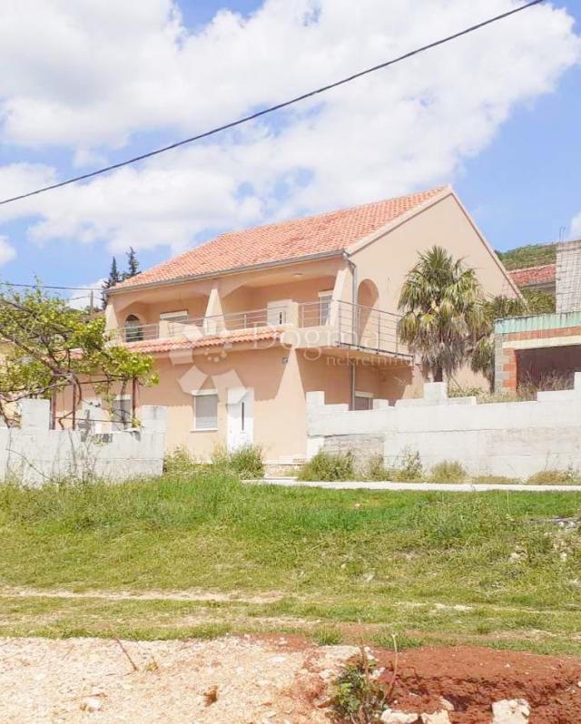 Prodaja kuće u Kruševu-80m od mora, 6 apartmana 