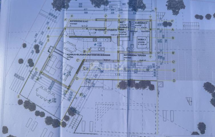 OPATIJA, POLJANE - zemljište 4400m2 s građevinskom dozvolom za vilu s bazenom i pogledom na more