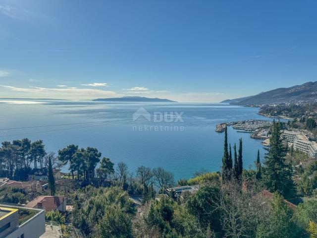 OPATIJA, CLOSE TO THE SEA - a larger apartment in a newer building with a pool and garden, panoramic