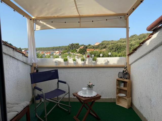 RAB ISLAND, PALIT - 4BR+DB Wohnung von 111m2, nahe dem Meer + 2 Parkplätze