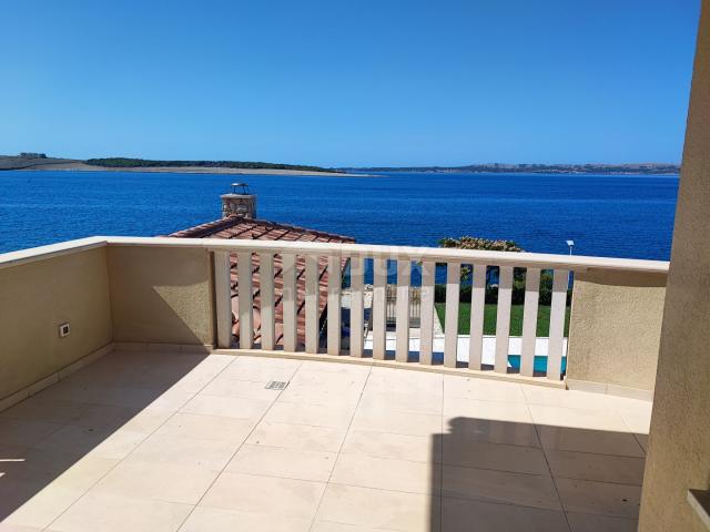 PAG ISLAND, POVLJANA - 3 bedroom apartment in a new building, FIRST ROW TO THE SEA