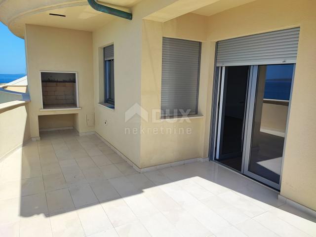 PAG ISLAND, POVLJANA - 3 bedroom apartment in a new building, FIRST ROW TO THE SEA