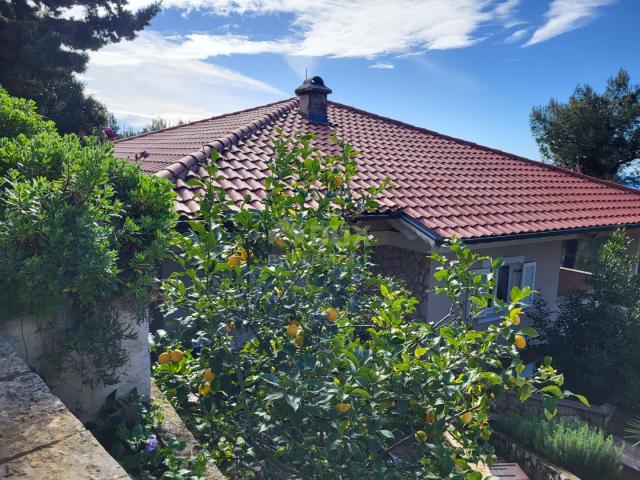 INSEL CRES - Haus mit Meerblick und zwei Wohnungen