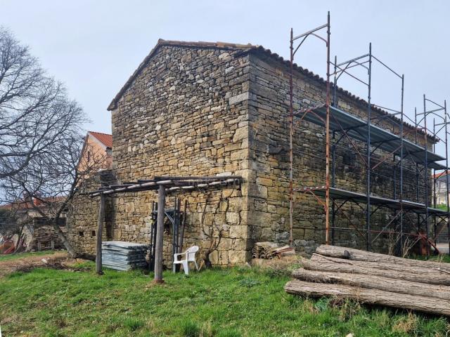 ISTRIA, CEROVLJE - Detached stone building