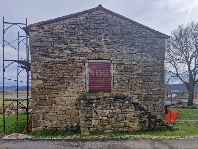 ISTRIA, CEROVLJE - Detached stone building