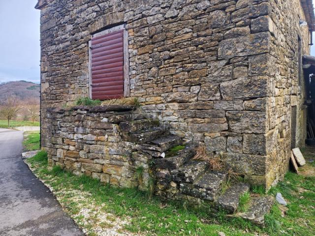 ISTRIA, CEROVLJE - Detached stone building