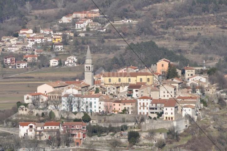 ISTRA BUZET Spacious agricultural and building land