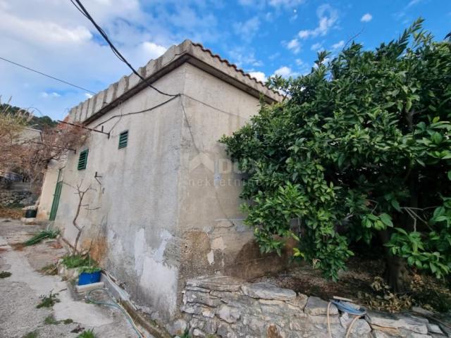 ROGOZNICA, PODORLJAK – Eine Oase der Ruhe und Tradition in Podorljak: ein altes Steinhaus mit Potenz