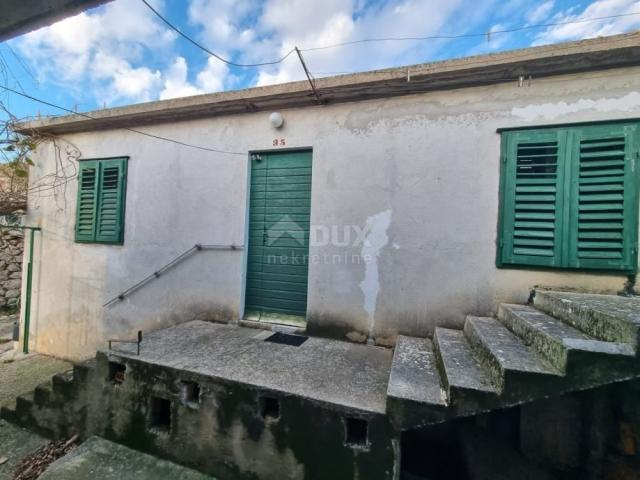 ROGOZNICA, PODORLJAK – Eine Oase der Ruhe und Tradition in Podorljak: ein altes Steinhaus mit Potenz