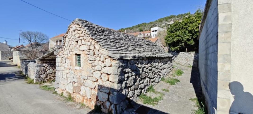 ROGOZNICA, PODORLJAK – Eine Oase der Ruhe und Tradition in Podorljak: ein altes Steinhaus mit Potenz