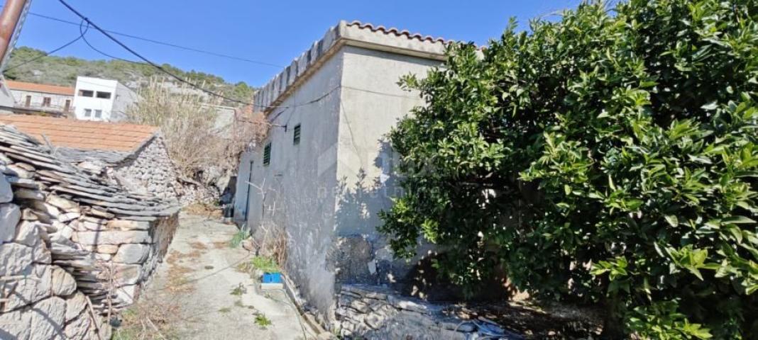 ROGOZNICA, PODORLJAK – Eine Oase der Ruhe und Tradition in Podorljak: ein altes Steinhaus mit Potenz