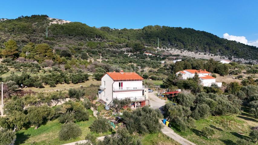 RAB ISLAND, BARBAT - Haus mit 5 Wohnungen inmitten der Natur