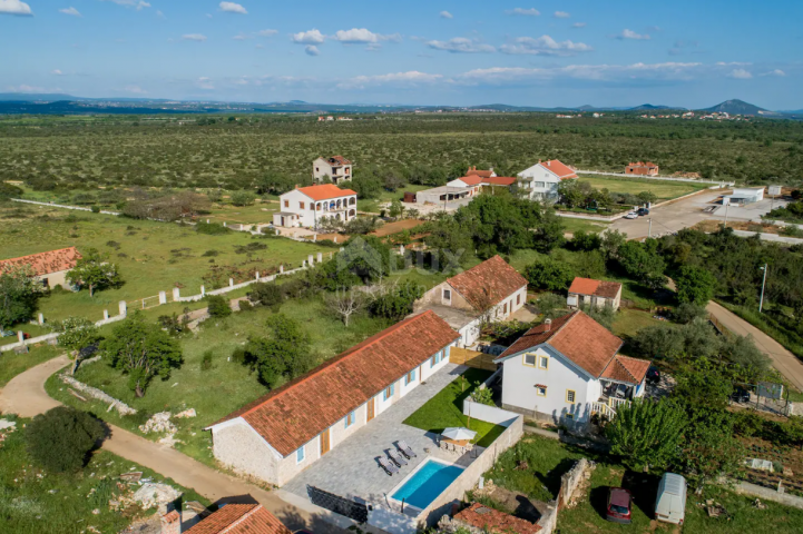 RAŠTANE, BIOGRAD - Rural idyll from dreams: House with swimming pool in Raštane!