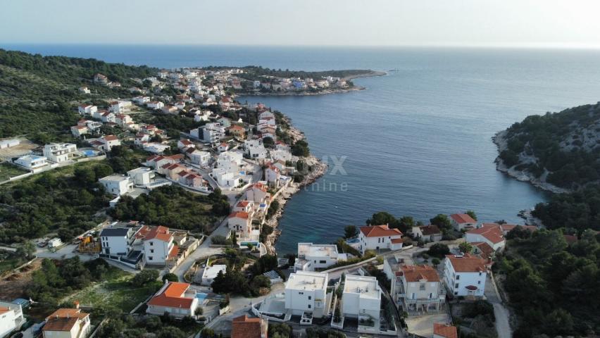 ŠIBENIK, RAŽANJ - Luxusvilla mit Pool 40 m vom Meer entfernt