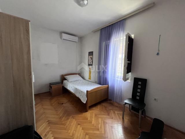 ŠIBENIK, CRNICA - Geräumige Wohnung im Haus