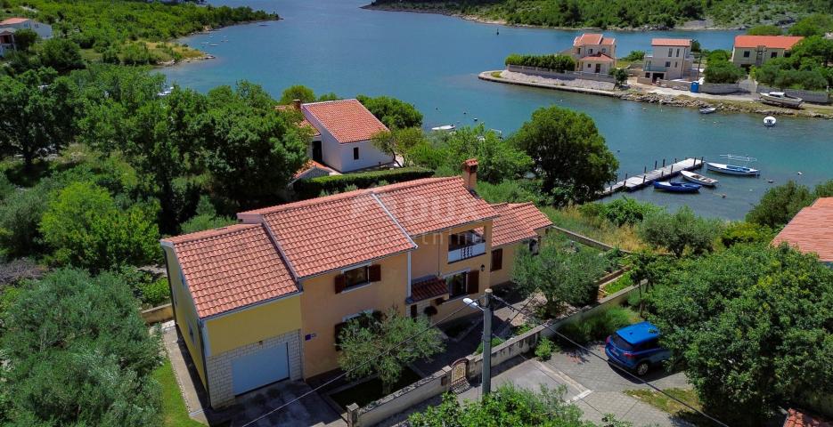 RIBNICA, OBROVAC - OPPORTUNITY! House 1st row to the sea + boat and mooring