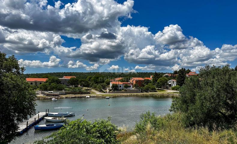 RIBNICA, OBROVAC - OPPORTUNITY! House 1st row to the sea + boat and mooring