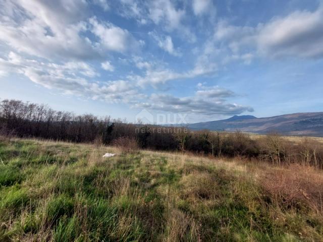 ISTRA, KRŠAN - Atraktivno građevinsko zemljište s pogledom na Učku