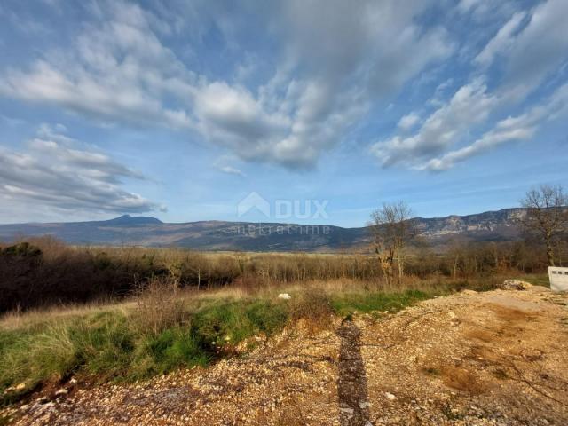 ISTRA, KRŠAN - Atraktivno građevinsko zemljište s pogledom na Učku