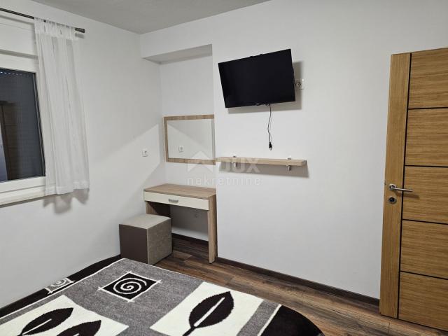 RAB ISLAND, BANJOL - 3 bedrooms + bathroom in an apartment building