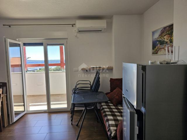 RAB ISLAND, BANJOL - 3 bedrooms + bathroom in an apartment building