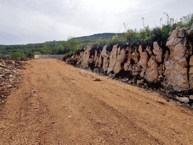 ISTRA, RABAC - Prostrano zemljište s pogledom na more i građevinskom dozvolom