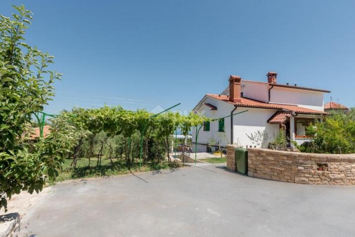 ISTRIEN, RABAC (Umgebung) - Geräumiges Haus mit Pool, erste Reihe zum Meer, Meerblick. Eine Rarität 