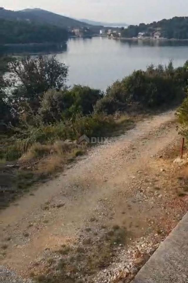 DUGI OTOK, SAVAR - Građevinsko zemljište 20 m od mora