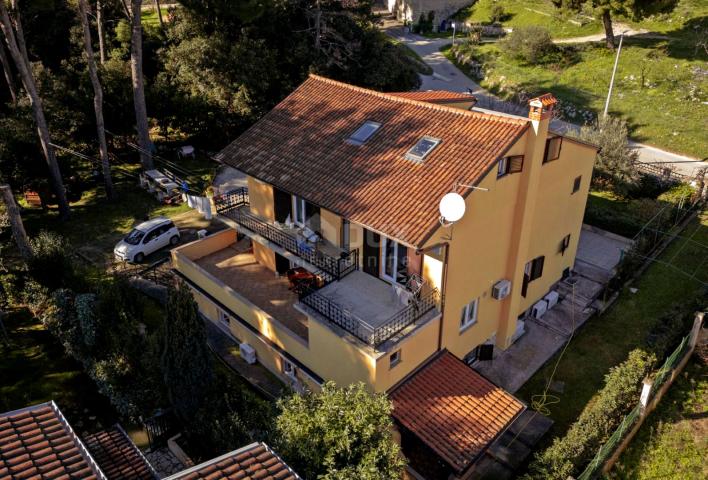 ISTRA, ROVINJ - Apartmanska kuća, 200 m od mora