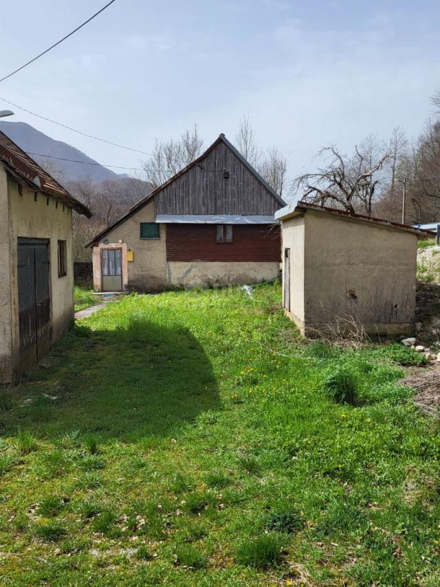 BRUŠANE, GOSPIĆ – Traditionelles Lika-Haus zur Renovierung