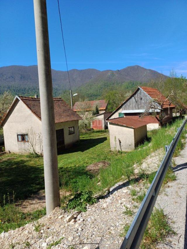 BRUŠANE, GOSPIĆ – Traditionelles Lika-Haus zur Renovierung