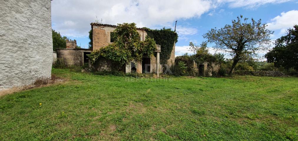 ISTRIA, GRAČIŠĆE - Land complex in a prime location with a beautiful view