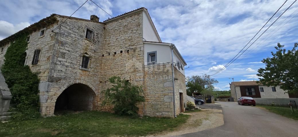 ISTRIA, POREČ - Renovated Istrian house with garden