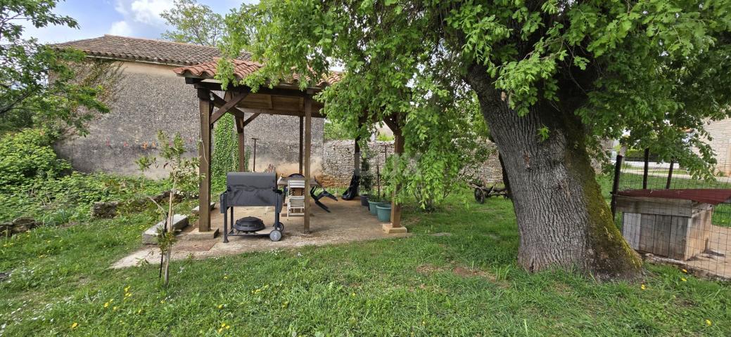 ISTRIA, POREČ - Renovated Istrian house with garden