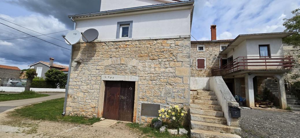 ISTRIA, POREČ - Renovated Istrian house with garden