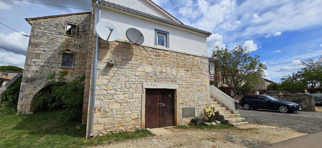 ISTRIA, POREČ - Renovated Istrian house with garden