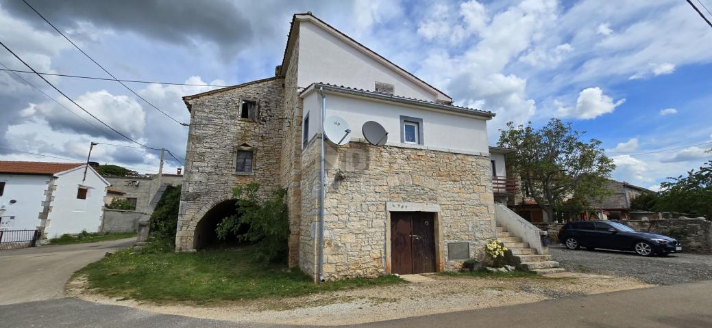 ISTRIA, POREČ - Renovated Istrian house with garden