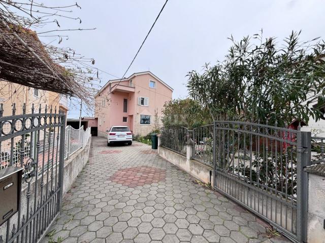 ZADAR, SMILJEVAC - Geräumiges renoviertes Haus mit Garage