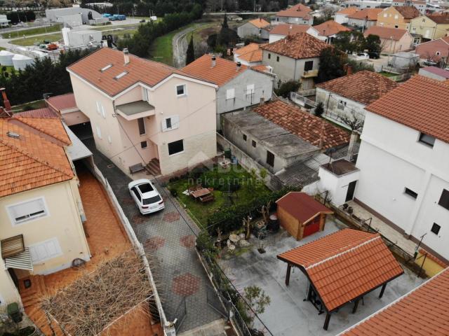 ZADAR, SMILJEVAC - Geräumiges renoviertes Haus mit Garage