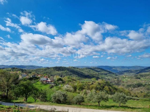 ISTRIEN, BUZET - Anwesen mit 4 Wohngebäuden und einem Geschäfts-Wohngebäude, freier Blick auf die Na