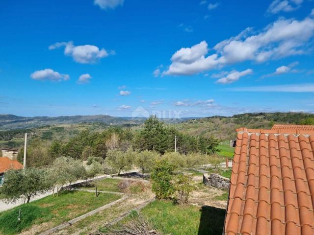 ISTRIEN, BUZET - Anwesen mit 4 Wohngebäuden und einem Geschäfts-Wohngebäude, freier Blick auf die Na