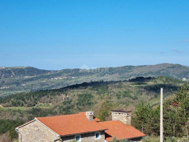 ISTRIEN, BUZET - Anwesen mit 4 Wohngebäuden und einem Geschäfts-Wohngebäude, freier Blick auf die Na