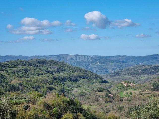 ISTRIEN, BUZET - Anwesen mit 4 Wohngebäuden und einem Geschäfts-Wohngebäude, freier Blick auf die Na