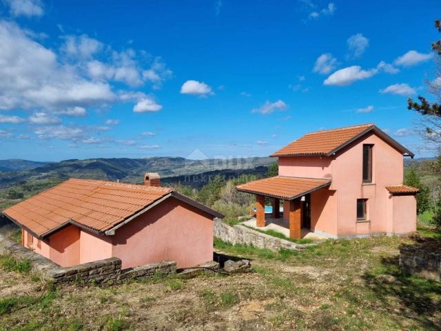 ISTRIEN, BUZET - Anwesen mit 4 Wohngebäuden und einem Geschäfts-Wohngebäude, freier Blick auf die Na