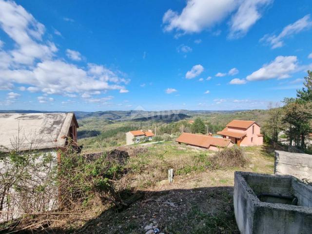 ISTRIEN, BUZET - Anwesen mit 4 Wohngebäuden und einem Geschäfts-Wohngebäude, freier Blick auf die Na