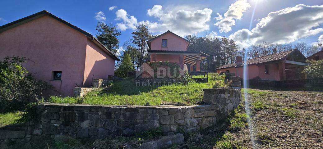 ISTRIEN, BUZET - Anwesen mit 4 Wohngebäuden und einem Geschäfts-Wohngebäude, freier Blick auf die Na