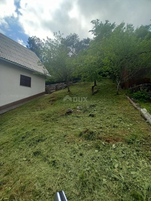 GORSKI KOTAR, LIČ - Einfamilienhaus mit Garage und Garten in der Nähe des Sees in Fužine! GELEGENHEI